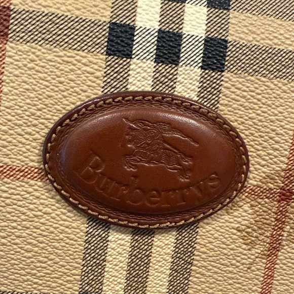 Burberrys Tan Nova or Haymarket Checked Boston Bag - Picture 3 of 13